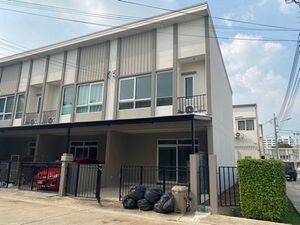 ขายทาวน์โฮม 2 ชั้น (หลังมุมติดถนนในโครงการ) มีพื้นที่ด้านข้าง โครงการ เฌอ งามวงศ์วาน-ประชาชื่น เนื้อที่ 26.7 ตารางวา 4 ห้องนอน 2 ห้องน้ำ