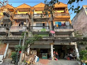 ขายอาคารพาณิชย์ 3.5 ชั้น หมู่บ้านปิ่นทองแลนด์ แฟคทอรี่ บางบัวทอง นนทบุรี เนื้อที่ 16 ตร.ว ทำเลดี ราคาไม่แพง ต่อรองได้