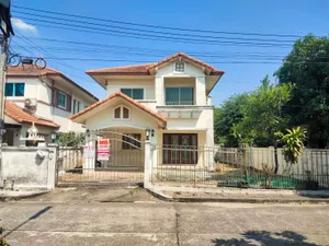 ขาย บ้าน ในโครงการ บ้านสราญรมย์ รังสิต-ปทุมธานี ติดถนนเมน ตำแหน่งกลางหมู่บ้าน