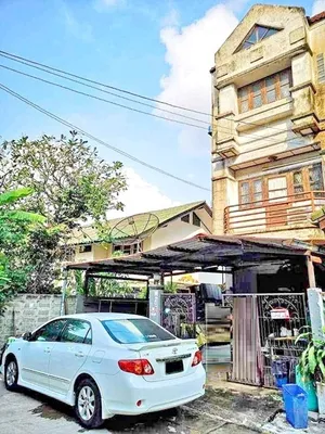 โครงการติดถนนใหญ่ เดอะมอลล์ บางกะปิ MRT น้อมเกล้า สวนสยาม ทาวน์โฮม 3 ชั้น  26ตรว.185ตรม.4นอน 3น้ำ 1จอด