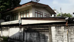 ขายที่ดินพร้อมบ้านไม้เก่า ต้องปรับปรุงใหม่ ใกล้อ่อนนุชโลตัส