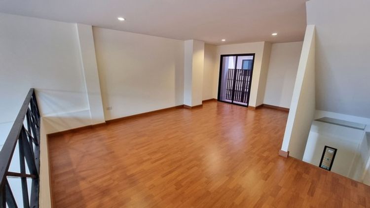 ให้เช่า ทาวน์โอม4ชั้น  ติดถนนบ้านกล้วย-ไทรน้อย  บางบัวทอง  20,000บาท, ภาพที่ 4