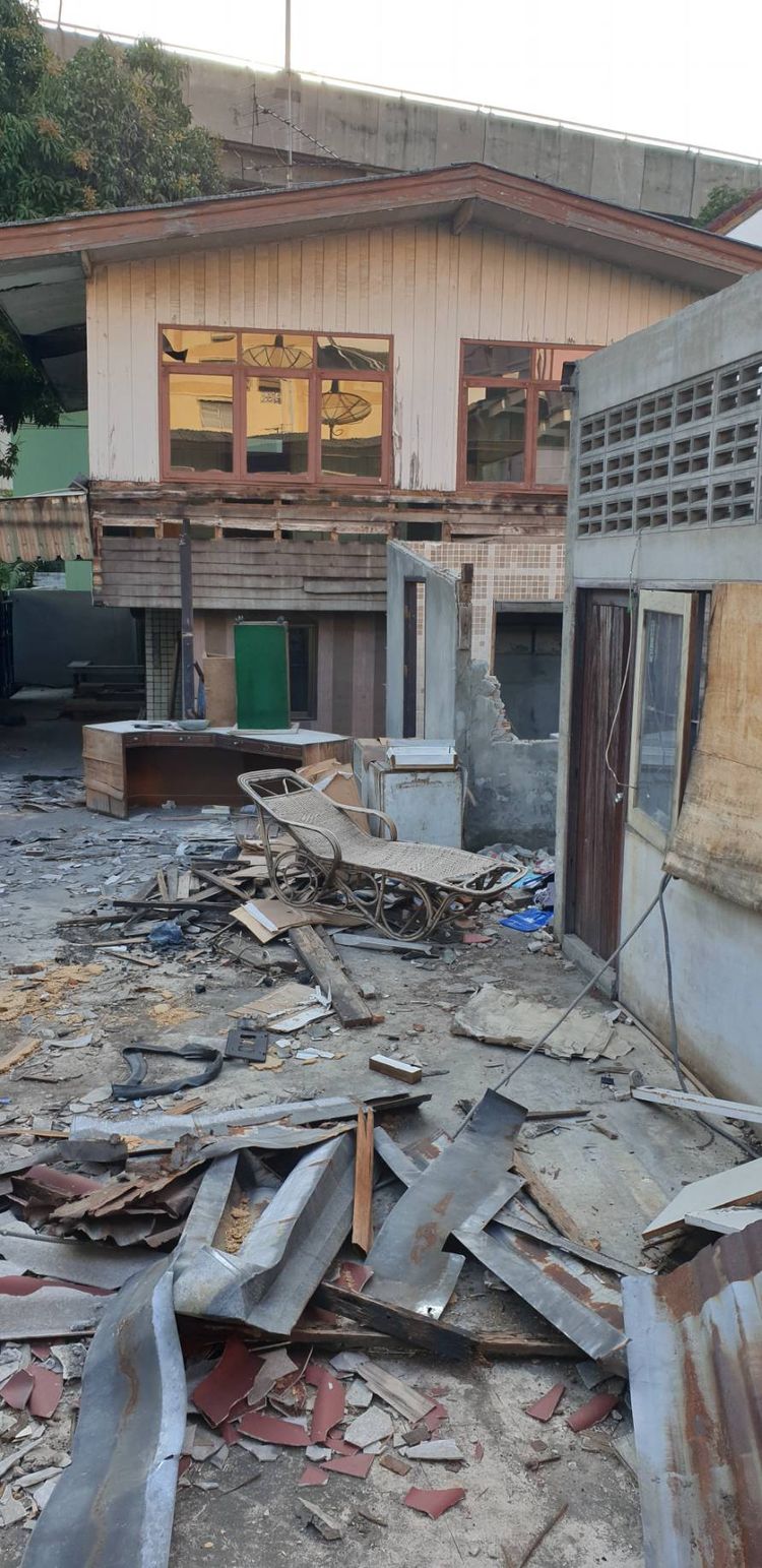Land for sale  special price for House and  Need to renovate Near On ON, ภาพที่ 4