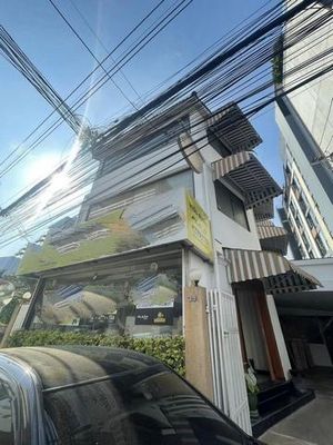ให้เช่าอาคาร 3 ชั้น ซอยพหลโยธิน 2  สามเสนใน เขตพญาไท ใกล้ BTS อารีย์   