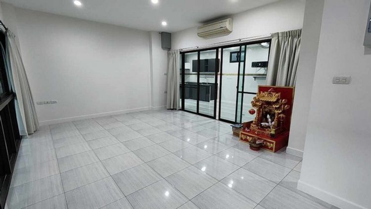 ให้เช่าทาวโฮม ใกล้Central บางนา หลังมุม  4 ชั้น  บ้านลุมพินี ทาวน์ , ภาพที่ 4