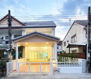 ขายทาวน์เฮ้าส์ 2ชั้น บ้านสวน72 หลังมุม รีโนเวทใหม่ ทำเลดี เข้า-ออกได้ 2 ทางถนนประชาอุทิศ และ ถนนกาญจนาภิเษก 
