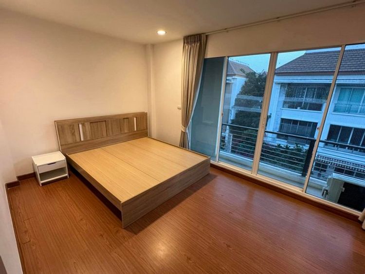  ให้เช่าทาวน์โฮม 3 ชั้น รีโนเวทใหม่ บ้านบ้านกลางเมืองสาทร-ตากสิน 2, ภาพที่ 4