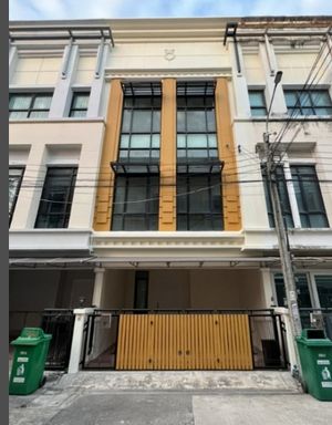 NBS2151ให้เช่าและขาย ทาวน์โฮม 3 ชั้น บ้านกลางกรุง บางนา มี 3 ห้องนอน 4 ห้องน้ำ