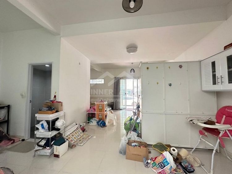 หมู่บ้าน​วิลเลต​ ทาวน์​โฮม​ติดถนน​ กาญจนา​ภิเษก​  กรุงเทพ​, ภาพที่ 4
