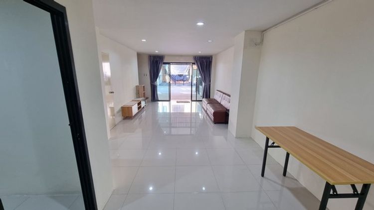 ให้เช่า ทาวน์โอม 3 ชั้น พร้อมอยู่  บ้านกล้วย-ไทรน้อย  บางบัวทอง  13500, ภาพที่ 4