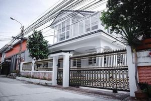 ให้เช่าบ้านเดี่ยว 2 ชั้น ย่านโชคชัย4 เนื้อที่ 58 ตร.วา ในซอยลาดพร้าววังหิน 18 ใกล้ตลาดโชคชัย 4 ให้เช่าพร้อมเฟอร์นิเจอร์บางส่วน