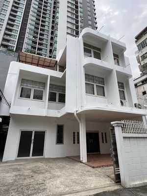 ให้เช่าบ้านเดี่ยว 3 ชั้น ย่านถนนสาทร เนื้อที่ 69 ตร.วา พื้นที่ใช้สอย 500 ตรม. ย่านถนนเจริญกรุง สีลม เจริญราษฎร์ใกล้ BTS ตากสิน (AH1T2184)