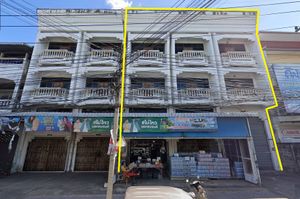 84854 – ขายด่วน! อาคารพานิชย์ 3 ชั้นครึ่ง 3 คูหา 202 ตร.ว. ติดถนนวิจิตรนคร เมืองใต้ ศรีสะเกษ