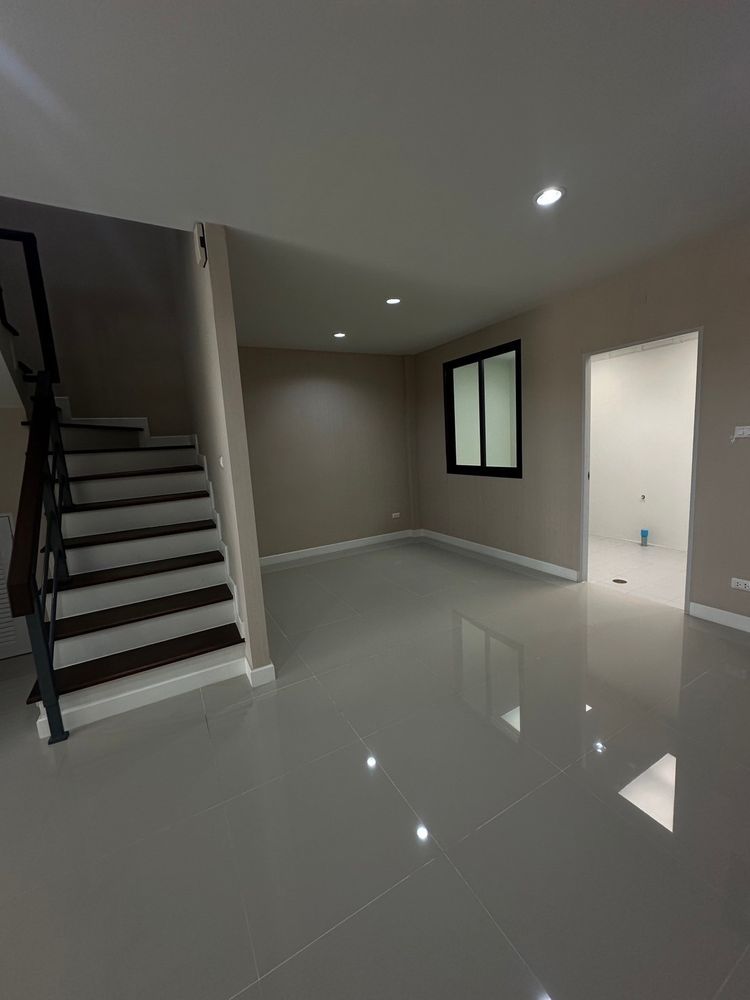 ทาวน์โฮม 2 ชั้น พร้อมอยู่ บนทำเลทองในลาดกระบัง, ภาพที่ 4