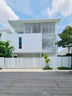 ให้เช่า บ้าน Luxury วีเว่ เอกมัย-รามอินทรา มีลิฟท์ 4 นอน ใกล้ทางด่วน
