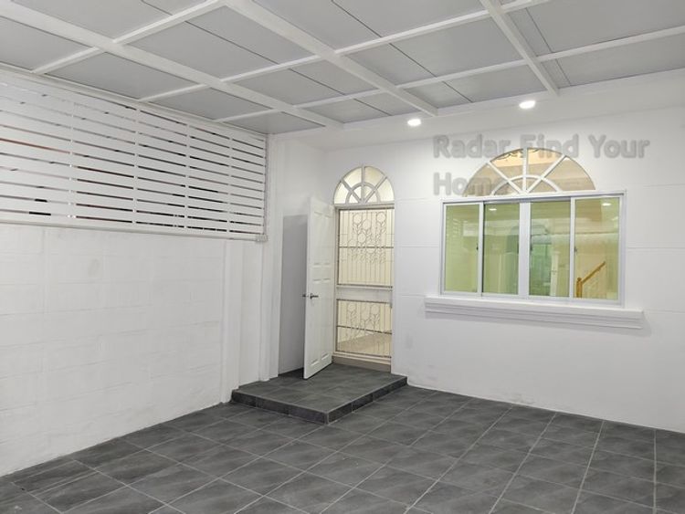 ขายถูก ทาวน์เฮ้าส์ รีโนเวทใหม่ทั้งหลัง รามอินทรา คู้บอน 27 ครัว Built , ภาพที่ 4