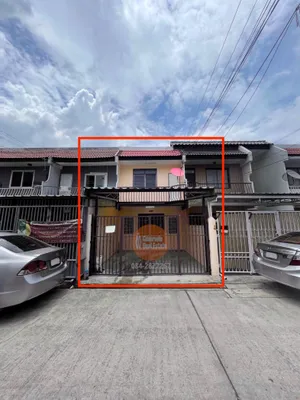 ขายบ้านทาวน์เฮาส์ 2 ชั้น BTS ปุณณวิถี ขนาด 17 ตร.วา เพียง 550 เมตรจากรถไฟฟ้า 2 ห้องนอน 2 ห้องน้ำ มีที่จอดรถ