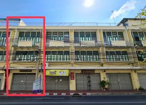 ++ตึกแถว 4 ชั้นให้เช่า ทำเลดีมากย่านเสาชิงช้า ใกล้สี่แยกสำราญราษฎร์++