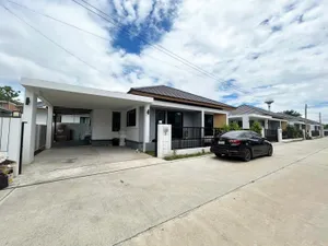 AHD1714 ให้เช่าบ้านเดี่ยวชั้นเดียว  3 ห้องนอน 2 ห้องน้ำ 1 ห้องรับแขก 1 ห้องครัว   ให้เช่าราคา 21,000 บาทต่อเดือน  ขนาดที่ดิน   50   ตรว.  