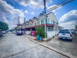 ขายทาวน์โฮม 2 ชั้นหลังริม ทำเลดี หมู่บ้านกลอรี่เฮ้าส์นวนครเฟส 2 ขนาด 25.5 ตารางวา 3 ห้องนอน 2 ห้องน้ำ ต่อเติมเต็มพื้นที่