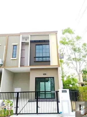 ลาดกระบัง ให้เช่าทาวน์โฮมหลังริม 2 ชั้น บ้านใหม่ กิ่งแก้ว29-41 เดอะ พาซิโอ มอลล์ 3 กม. 24ตรว. 130ตรม. 3นอน 2น้ำ 4จอดรถ 2แอร์ APL สุวรรณภูมิ