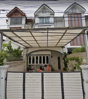 ขายทาวน์โอม 4 ชั้น ทำเลเอกมัยซอย 10 ถนนสุขุมวิท 63 เนื้อที่ 32 ตรว. พื้นที่ 300 ตรม.ตกแต่งไว้แล้ว ใกล้ BTS เอกมัย และ BTS พระโขนง (N1-K1029)