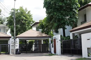 RH1132ให้เช่าบ้านเดี่ยวไพรเวท เนอวานา ลาดพร้าว 4 ห้องนอน 5ห้องน้ำ, เฟอร์นิเจอร์และเครื่องใช้ไฟฟ้าครบ ใกล้ เซ็นทรัลอีสต์วิลล์