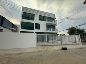 ให้เช่าโฮมออฟฟิศ 3ชั้น 432 ตร.ม. ย่านดอนเมือง หลักสี่ พร้อมเข้าอยู่ จอดรถหลายคัน บ้านเปล่าไม่มีเฟอร์นิเจอร์ ใกล้สนามบินดอนเมือง