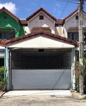 ขายถูก!! ทาวน์โฮม 2 ชั้น หมู่บ้าน เลิศอุบล วัชรพล พื้นที่ 18 ตรว. 2 ห้องนอน 2 ห้องน้ำ ต่อเติมหน้าบ้านและครัวด้านหลังให้พร้อม ใกล้ตลาดถนอมมิตร