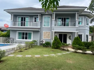 ASS1892 ให้เช่า Pool villa สองชั้น  6 ห้องนอน 6 ห้องน้ำ 1 ห้องรับแขก 1 ห้องครัว   ให้เช่าราคา  65,000 บาทต่อเดือน  ขนาดที่ดิน  234  ตรว. พื้นที่ใช้สอย  400 ตรม.