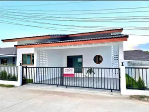 CSRP101119 ขายบ้านเดี่ยวชั้นเดียว  3 ห้องนอน  2 ห้องน้ำ   1 ห้องครัว ขนาดที่ดิน   53   ตรว.    ขายราคา   1.99   ล้านบาท !!!! คนละครึ่ง