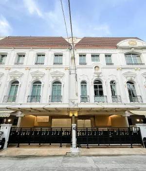 BH2920 ให้เช่า Townhouse 3ชั้นครึ่ง หมู่บ้านกลางกรุงแกรนด์เวียนนา พระราม3 หน้ากว้าง 11เมตร 5ห้องนอน 425ตรม.