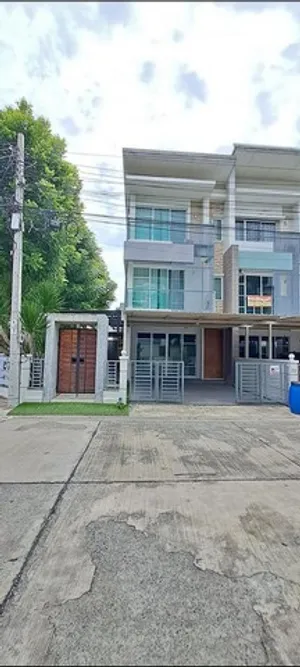 ให้เช่าทาวโฮมหมู่บ้านทาวน์พลัสเกษตร-นวมินทร์ ใกล้มหาวิทยาลัยเกษตรศาสตร์ใกล้ โรงรียนบดินทรเดชา 2 หลังมุม ย่านนวลจันทร์ ถนนคลองลำเจียก 