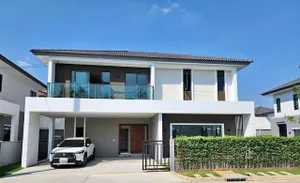 ให้เช่าบ้านเดี่ยว หมู่บ้านเซนโทร วิภาวดี ตกแต่งสวยเฟอร์ครบ ใกล้โรงเรียนนานาชาติแฮร์โรว์