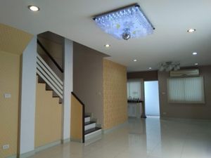 ให้เช่า Home Office ทาวน์โฮม 3 ชั้น  หลังมุม โครงการติดถนนโพธิ์แก้ว ใกล้แยกตัดถนนนวมินทร์