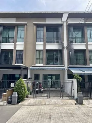 ให้เช่าทาวน์โฮม 3 ชั้น  บ้านกลางเมือง นวมินทร์ 42 พื้นที่ใช้สอย 149 ตารางเมตร 3 ห้องนอน 3 ห้องน้ำ มีแอร์ เฟอร์นิเจอครบทุกห้อง มีเครื่องครัว