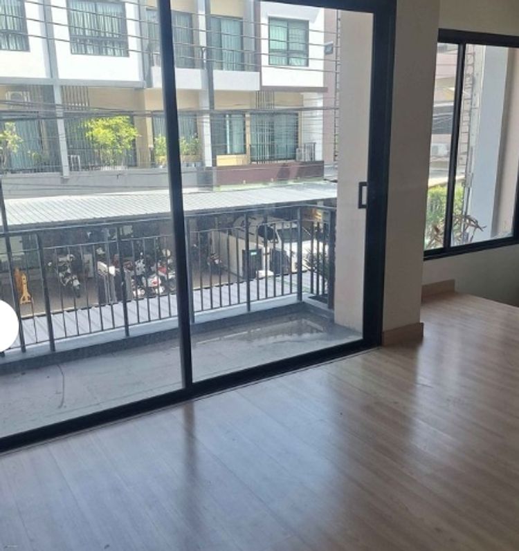  ให้เช่าและขายบ้าน3 ชั้น The Triple Sukhumvit 113 ใกล้รถไฟฟ้า BTS, ภาพที่ 4