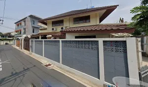 P236 ให้เช่าบ้านเดี่ยว เหมาะทำ Home Office ซอย 20 มิถุนา  เขตห้วยขวาง ใกล้ MRT สุทธิสาร และ MRT ห้วยขวาง บ้านทำเลดีมาก ตรงข้าม7-11