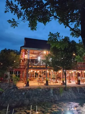 ขายที่ดินพร้อมสิ่งปลูกสร้าง (บ้านเรือนไทยประยุกต์)  เนื้อที่ 7-3-70 ไร่ ต.หมอนนาง อ.พนัสนิคม จ.ชลบุรี 