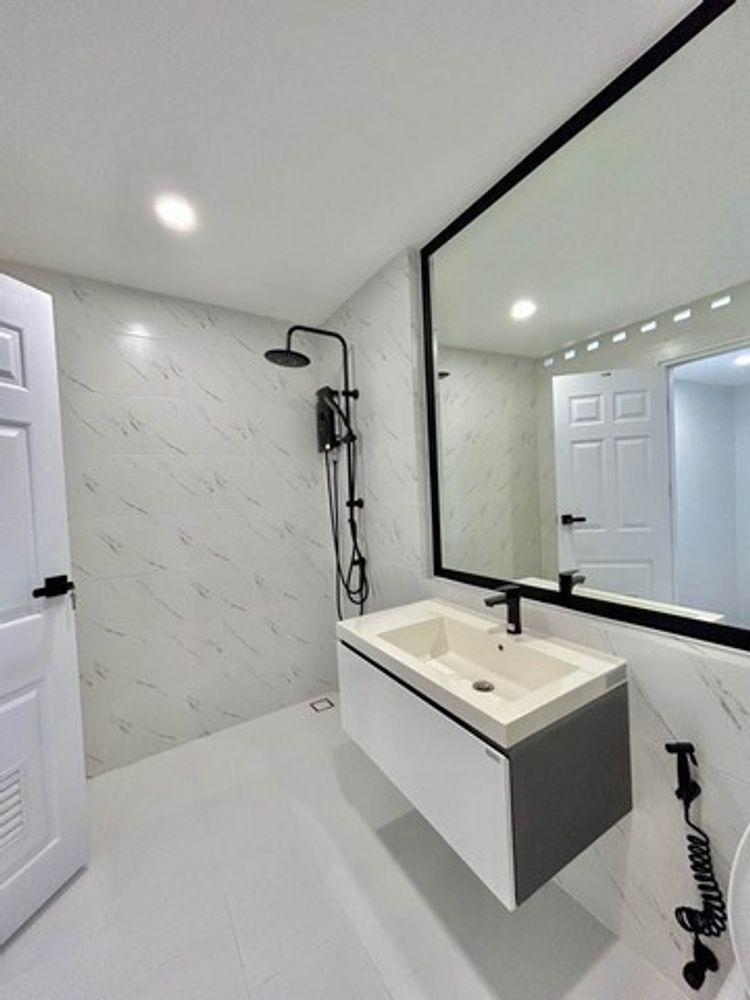 ให้เช่าทาวน์โฮม 4 ชั้น 6 ห้องนอน ซอยสาทร 21 ใกล้ BTS สะพานตากสิน 350, ภาพที่ 4