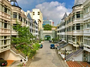 ขายด่วน ทาวน์โฮมสวย ชิชา คาสเซิล สุขุมวิท 31  ใกล้ MRTสถานี เพชรบุรี บ้านพร้อมอยู่ค่ะ