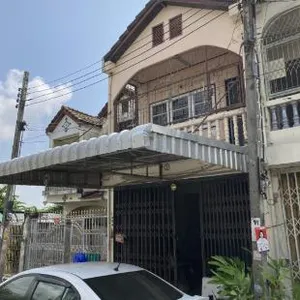 บ้านทาวเฮ้าส์ 2 ชั้น ติดถนนไหญ่