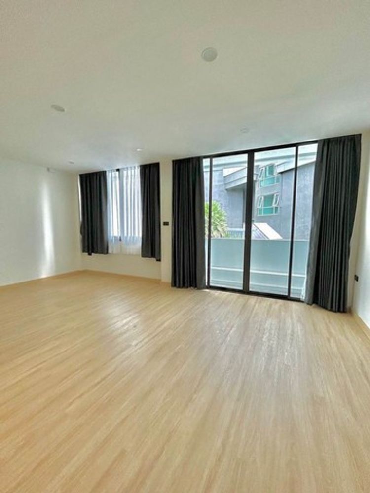 [C321]ให้เช่า 120k ทาวน์เฮ้าส์ ซอยสาทร21 เขตสาทร กทม. ใกล้ BTS 350 เมตร, ภาพที่ 4