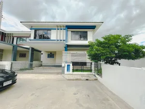 ASS1880 ให้เช่าบ้านเดี่ยวสองชั้น  3 ห้องนอน 3 ห้องน้ำ 1 ห้องรับแขก 1 ห้องครัว   ให้เช่าราคา  25,000 บาทต่อเดือน  ขนาดที่ดิน    48  ตรว. พื้นที่ใช้สอย  140 ตรม.
