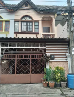 ขายบ้านทาวเฮ้าส์ ใจกลางเมือง บ้านเลขที่ 598 **ลดราคาเหลือเพียง 1.7 ล้าน**