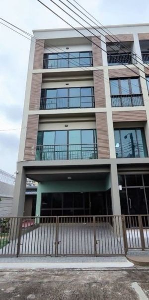 ขายทาวน์โฮม 4 ชั้น เนื้อที่ 33.7 ตร.วา Lumpini Town Residence บางนา-ศรีนครินทร์ บ้านหลังมุม ใกล้ MRT สายสีเหลือง สถานีวัดศรีเอี่ยม