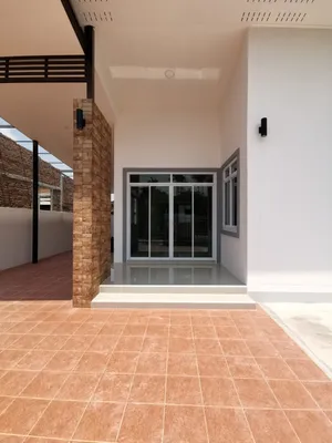 U1300 ให้เช่าบ้านเดี่ยวชั้นเดียวในเมืองร้อยเอ็ด หมู่บ้านไข่มุก ตรงข้ามโฮมโปรร้อยเอ็ด ขนาด 70 ตารางวา บ้านหลังใหญ่บ้านใหม่ จอดรถในบ้าน 2 คัน  ใกล้ห้าง ใกล้ตลาด 