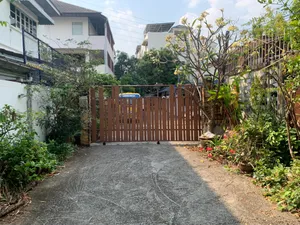 ที่ดินพร้อมบ้าน ซอยลาดพร้าว18 ใกล้ MRTลาดพร้าว
