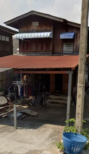 ขายที่ดินพร้อมบ้านไม้ 2ชั้น 36 ตร.ว ถนนจรัญสนิทวงศ์ เข้าจากถนนใหญ่นิดเดียว ไฟฟ้า ประปาพร้อมใช้ ใก้ลสถานีรถไฟฟ้า
