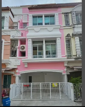 N4833ให้เช่าทาวน์โฮม3ชั้น บ้านกลางเมือง บริติช ทาวน์ ศรีนครินทร์ (ศรีด่าน 24)